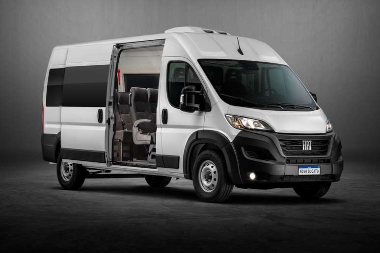 Fiat Ducato Luxo 2025: versão de passageiros com 15+1 lugares