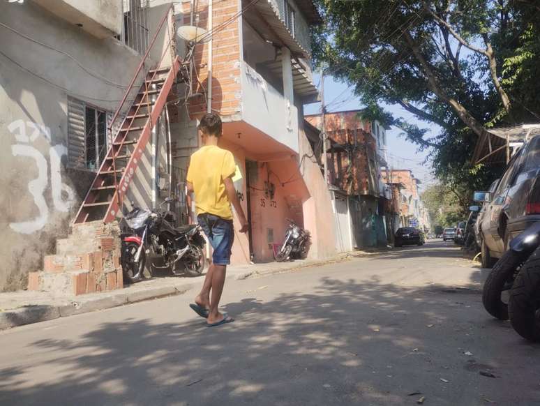 Rua Catumbi, uma das principais da favela São Remo, faz divisa com Batalhão da PM e com a USP.