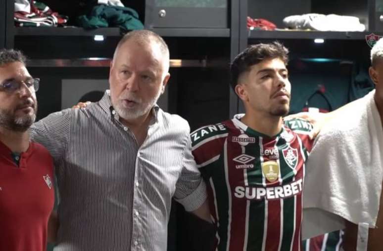 Mano Menezes discursa para seus jogadores após vitória do Fluminense –