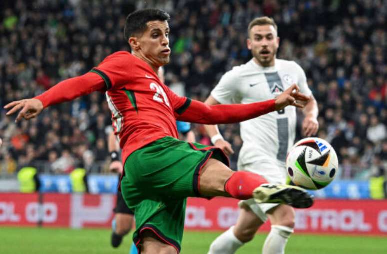 João Cancelo pode atuar no futebol árabe, pelo Al-Hilal nesta temporada  -