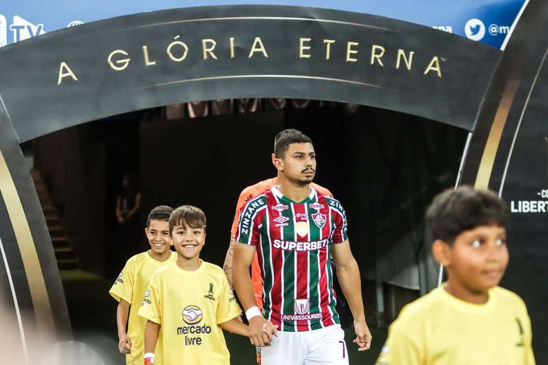 Andr&eacute; entrando em campo antes de Fluminense x Gr&ecirc;mio, pela Libertadores &ndash;