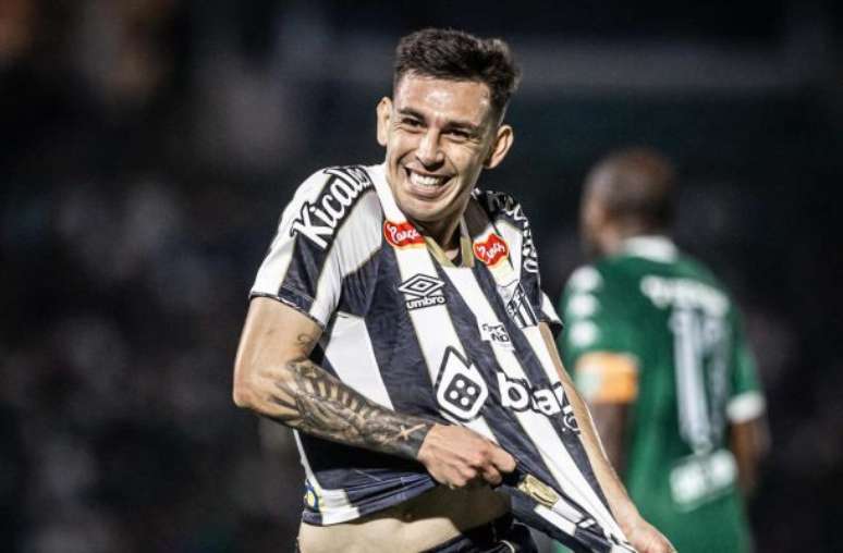 Escobar marcou o primeiro gol com a camisa do Santos –