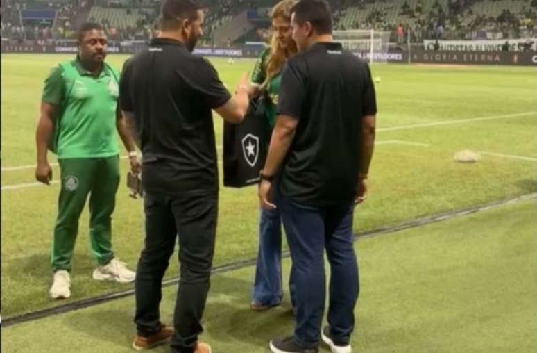 Dirigentes do Botafogo com Leila Pereira no Allianz Parque –