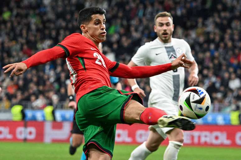 João Cancelo pode atuar no futebol árabe, pelo Al-Hilal nesta temporada  -