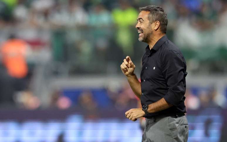 Artur Jorge, técnico do Botafogo, em partida contra o Palmeiras no Allianz Parque.