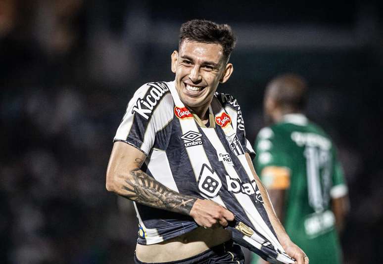 Escobar marcou o primeiro gol com a camisa do Santos –