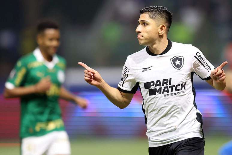 Savarino foi um dos destaques do Botafogo na classificação dentro do Allianz Parque –