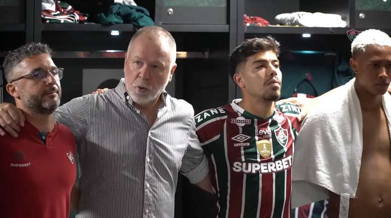 Mano Menezes discursa para seus jogadores após vitória do Fluminense –