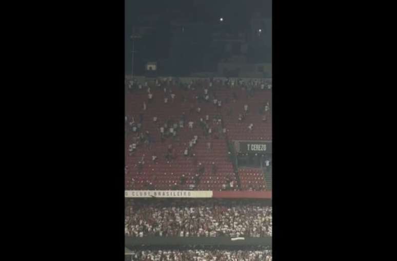 Briga na torcida do Nacional, do Uruguai, interrompeu partida do São Paulo na Libertadores –