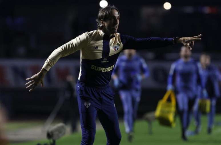 Luis Zubeldía celebra desempenho do São Paulo diante do Nacional-URU pelas oitavas de final da Libertadores da América