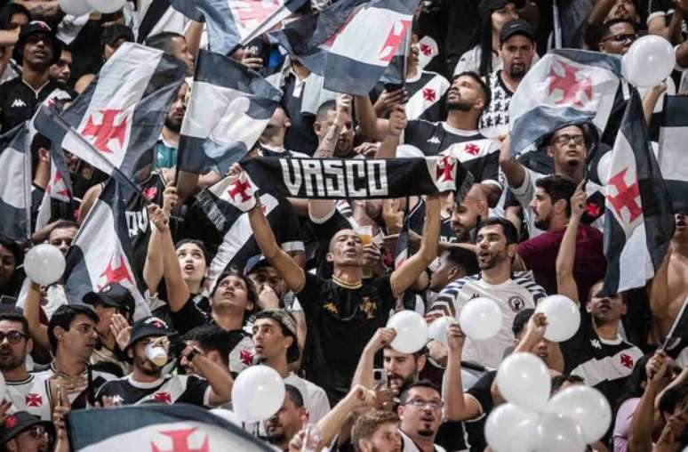 Torcida do Vasco fez linda festa diante do Atlético-GO, pela Copa do Brasil –