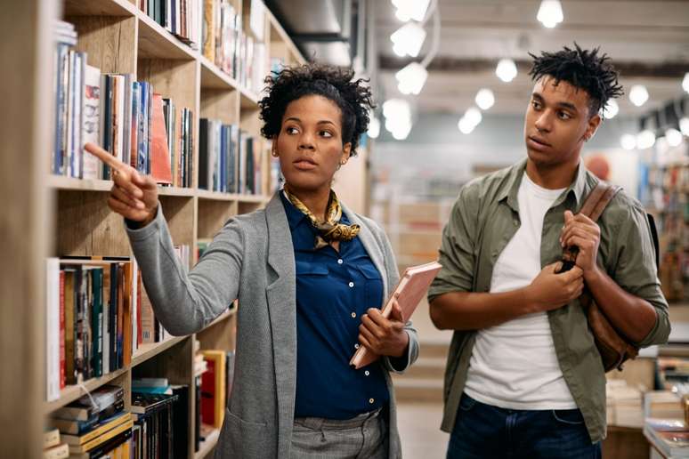 Virginianos se destacam como bibliotecários devido à sua organização, atenção aos detalhes e desejo de ajudar os outros 