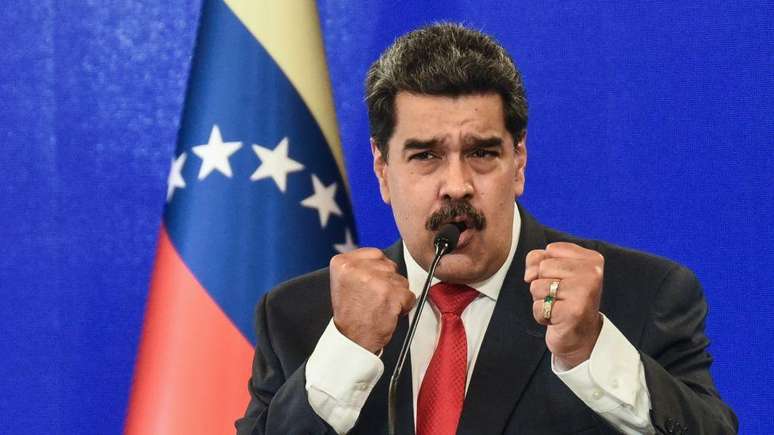 Maduro se esforça para parecer forte, mas está cada vez mais isolado e com apoio menor