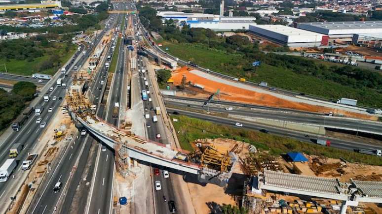 Obras afetarão o tráfego nos dois sentidos da Via Dutra, que terá interdições na altura do km 227