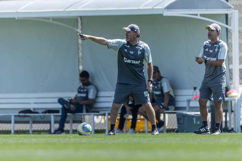 Gabriel Milito deve fazer mudanças no Atlético contra o Fluminense, pela 23ª rodada do Brasileirão –