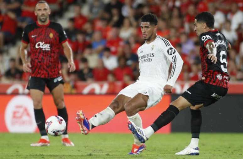 Jude Bellingham em ação com a camisa do Real Madrid na estreia pelo Campeonato Espanhol –