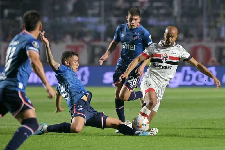 São Paulo avançou às quartas de final da Libertadores após superar os uruguaios por 2 a 0, no Morumbis –