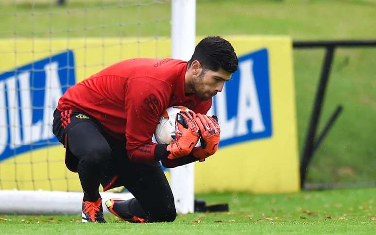 Rossi foi comparado a Diego Alves por torcedores do Flamengo