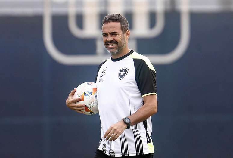 Artur Jorge no comando do treino do Botafogo –