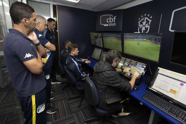 &Eacute; toda semana! VAR da CBF n&atilde;o passa inc&oacute;lume a cr&iacute;ticas &ndash;