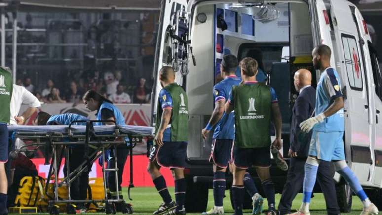 Jogador do Nacional desmaia em campo