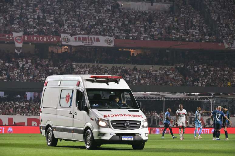 Ambulância no Morumbis. 