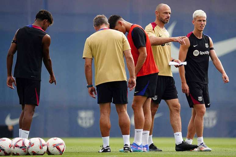 Jogadores do Barcelona durante treinamento da equipe &ndash;