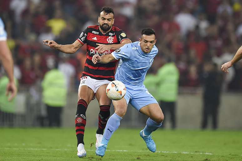 Dividida entre jogadores de Flamengo e Bol&iacute;var na partida de ida das oitavas de final da Libertadores, no Maracan&atilde; &ndash;