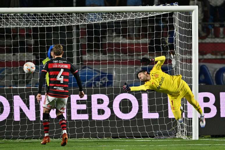 Resultado construído em casa leva Flamengo às quartas da Libertadores (Photo by AIZAR RALDES/AFP via Getty Image)