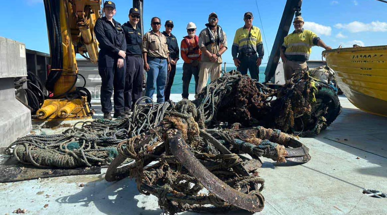 Voluntários da ONG Tangaroa Blue Foundation na Austrália estão reutilizando boias de pesca com GPS para localizar e remover redes de pesca