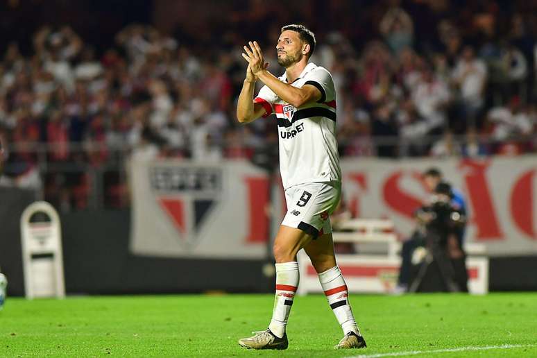 O jogador Jonathan Calleri é um dos nomes de destaque na equipe do São Paulo para a Copa do Brasil