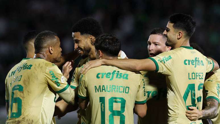 Jogadores do Palmeiras comemoram um dos gols sobre o Cuiabá –