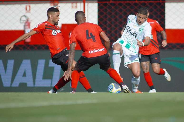 Atlético-GO venceu o Juventude por 2 a 1 no finalzinho do jogo –