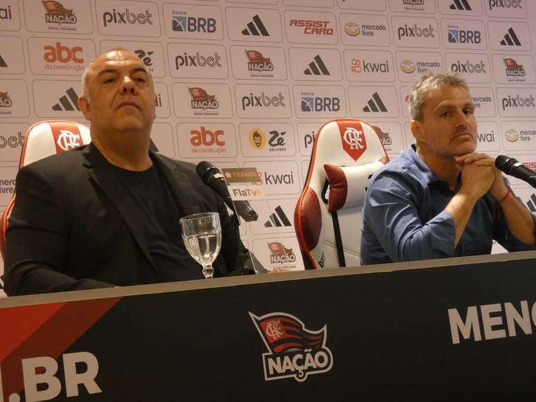 Dirigentes em apresentação de Michael no Flamengo –