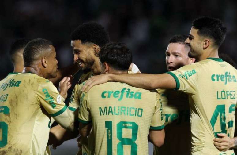 Jogadores do Palmeiras comemoram um dos gols sobre o Cuiabá –