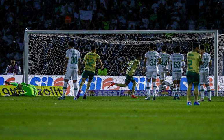 Estevão marcou dois gols no primeiro tempo de Palmeiras x Cuiabá