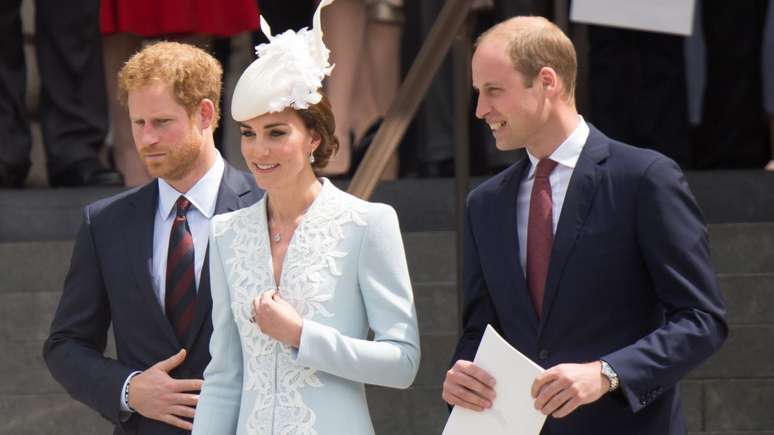 Príncipe William não quer Harry em sua coroação: 'desleal'