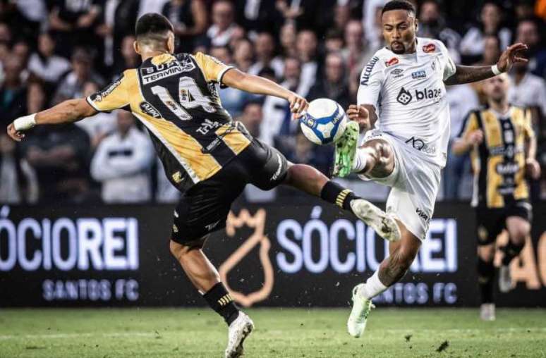 Divulgação / Santos - Legenda: Santos e Amazonas ficam no 0 a 0 na chuvosa Vila Belmiro. / Jogada10
