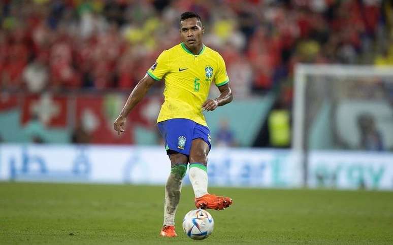 Alex Sandro em ação pela Seleção Brasileira na Copa do Mundo de 2022