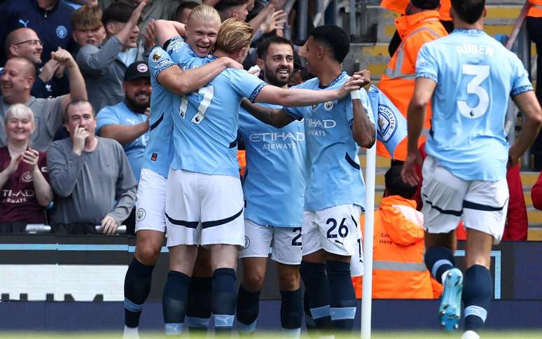 Jogadores do Manchester City celebram com sobre o Ipswich Town