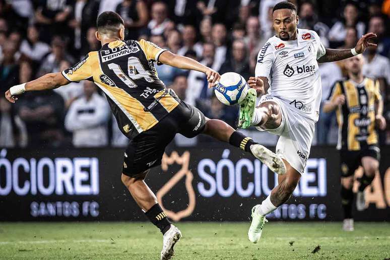 Santos e Amazonas ficam no 0 a 0 na chuvosa Vila Belmiro, em jogo pela Série B.