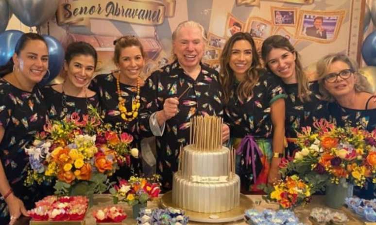 Silvio Santos com as filhas Silvia, Renata, Daniela, Patrícia, Rebeca e Cíntia Abravanel 