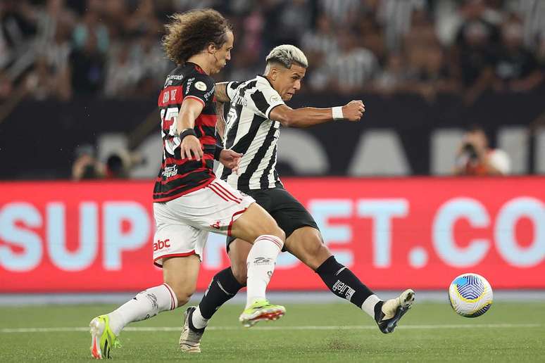 Martins deixa David Luiz na saudade. Botafogo atropela –