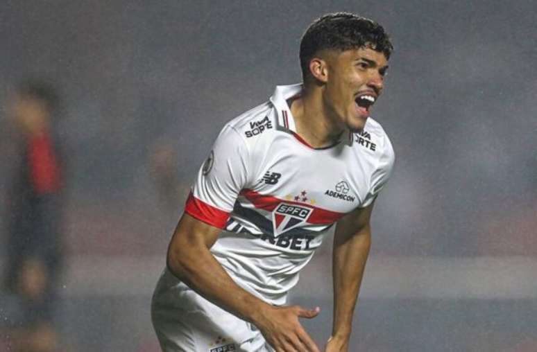 São Paulo teve início fulminante no MorumBIS e derrotou o Vitória pelo Campeonato Brasileiro –