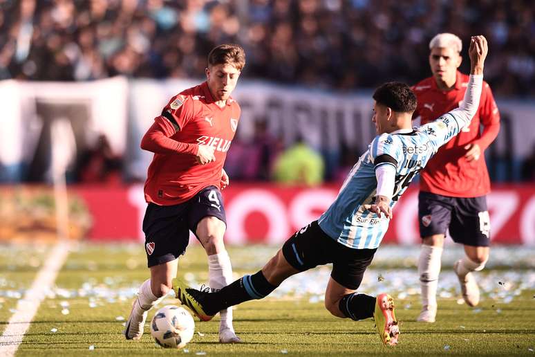 Racing pressiona, não fura retranca e empata com Independiente em 0 a 0.