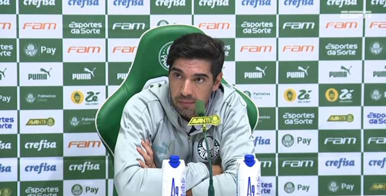 Abel Ferreira na coletiva em que teve atitude machista com jornalista após uma pergunta –