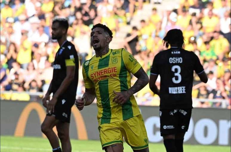 Douglas comemora primeira vitória do Nantes na atual edição do Campeonato Francês. Divulgação / Nantes