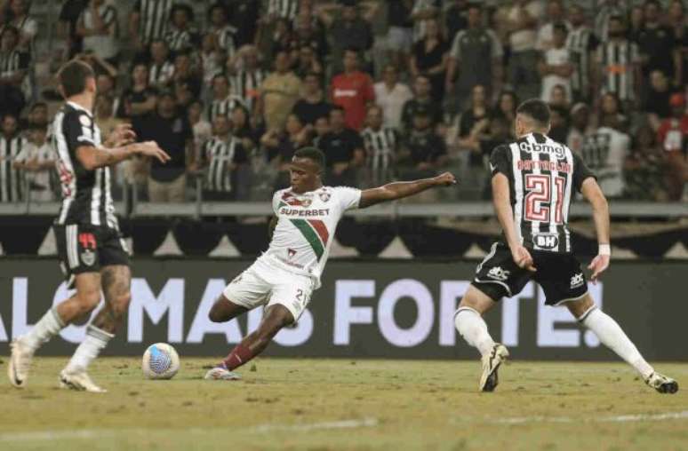 Jhon Arias marcou o segundo gol do Fluminense na vitória sobre o Atlético, no Mineirão –