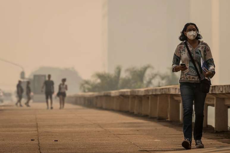 Brasília (DF), 25/08/2024 - METROPOLE FUMACA INCENDIOS Brasília amanhece encoberta por fumaça causada por incêndios florestais dos últimos dias. Foto: Marcelo Camargo/Agência Brasil Byline: FOTO Marcelo Camargo/Agencia Brasil