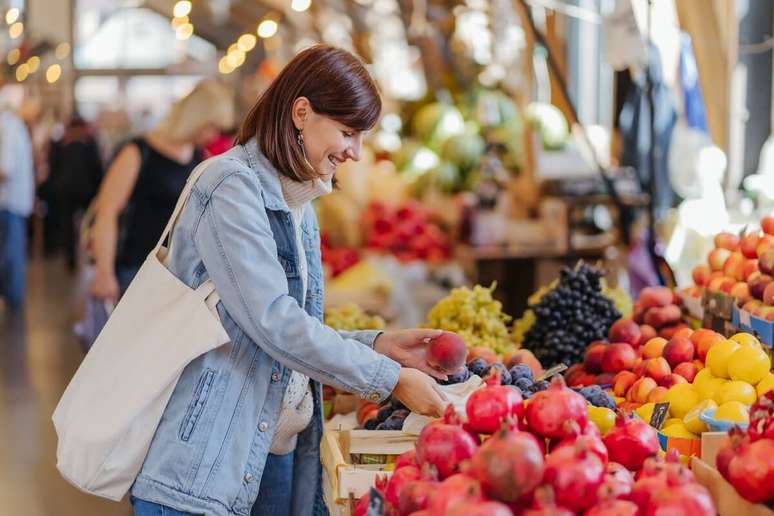 Comprar frutas sazonais favorece o bolso e a saúde